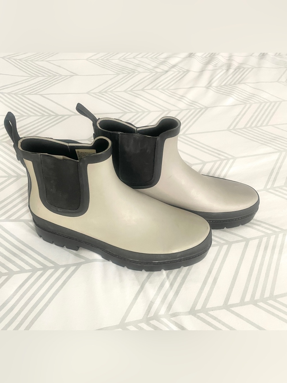 Target Universal Thread Rain Boot - Picture 2 of 4